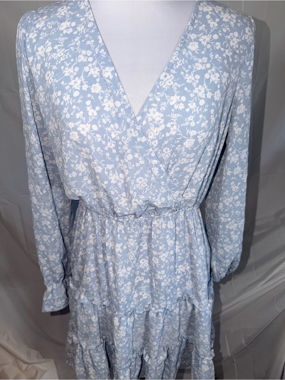 Inspired Hearts Light Blue & White Floral V-Neck Tiered Dress - Picture 2 of 11